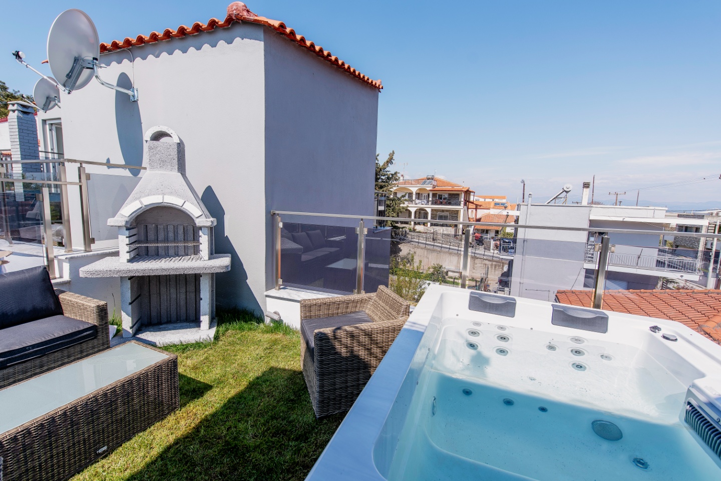 Eunoia Villas Clotho BBQ Rooftop Jacuzzi