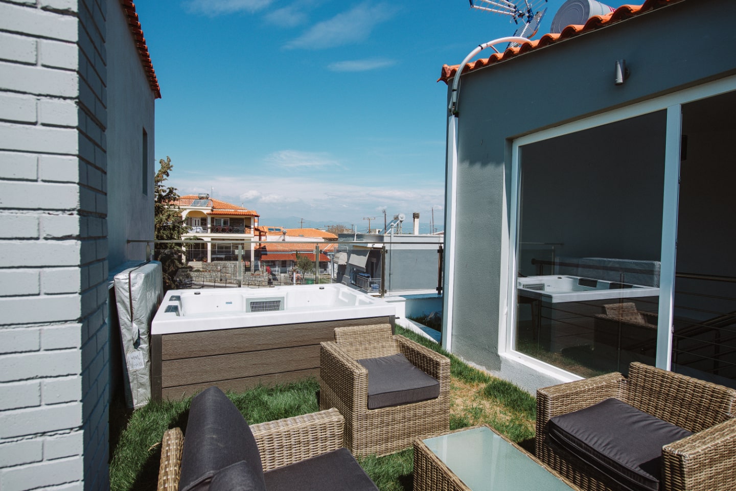Eunoia Villas Lachesis Rooftop Jacuzzi