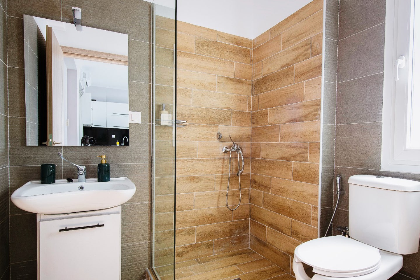 Eunoia Villas Fanari accessible bathroom